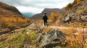 弗洛姆游记图文-趁秋风宜人，来挪威开启一趟“醉”美骑行