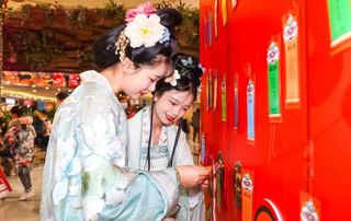 说出来你可能不信,绵竹居然还在过年…