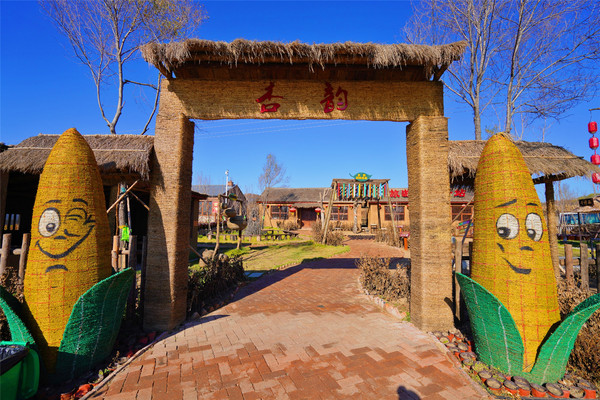 长春周边乡村游，看百年不遇的白鹿，品村里的美食，住别墅