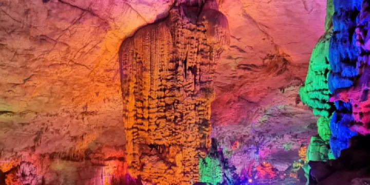 洪巖仙境·地下瓷世界