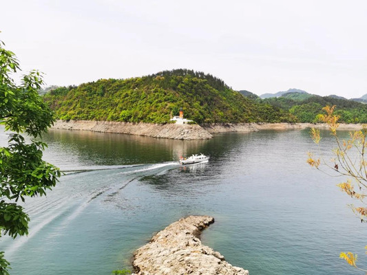来瀛湖翠屏岛，让您零距离接触十四运游泳项目的挑战。