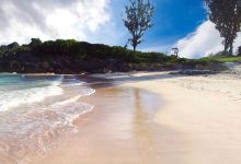 John Smith's Bay Beach景点图片