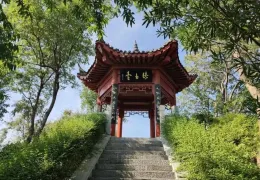 2-Day Jingmen Tour: Natural Wonders of Shengjing Mountain, Mysteries of the Ancient Qianfuchan Temple