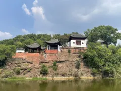 1-Day Huanggang Tour: Historical Charm of Dongpo Red Cliff, Majestic Scenery of Dabie Mountains