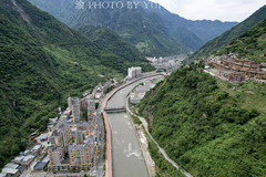 宝兴游记图片] 中国最窄的县城，两山夹峙十分险峻，当地人最怕塌方，看着都危险
