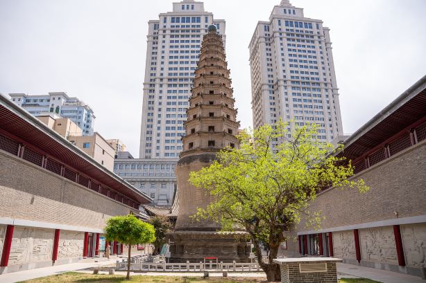 白衣寺塔