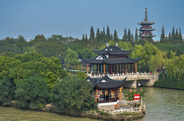 文人墨客最钟爱的寺院,诗词歌赋数惊人,早就出现在小学课本了