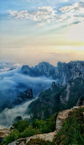 各位请留步,白石山近日连续出现壮美云海奇观,让我们一探究竟~