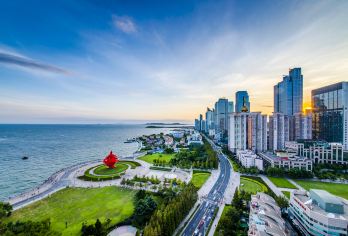 栈桥+小麦岛公园+青岛啤酒博物馆+五四广场+八大关一日游【亮点一：青岛市区内上门接送，无需换乘】