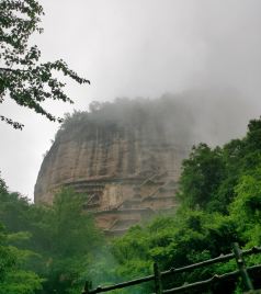 麦积区游记图文-2021北京自驾川西甘南：甘南第5站-东方雕塑馆（麦积山石窟）