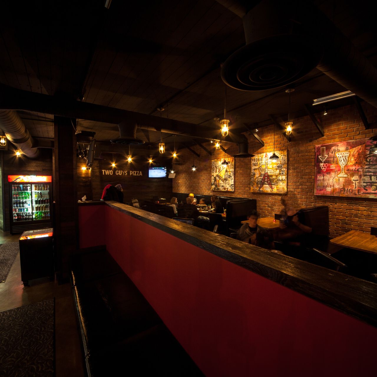 Two Guys & A Pizza Place餐厅图片