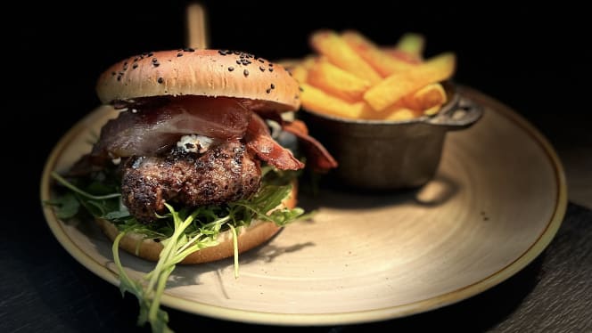 Ambassador Restaurant餐厅图片