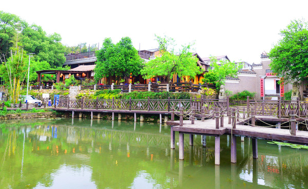 溪霞忘忧村,击中了城里人的痛点