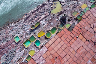 西藏自驾游第三天：游千年古盐田，尝特色加加面，观中国最美教堂