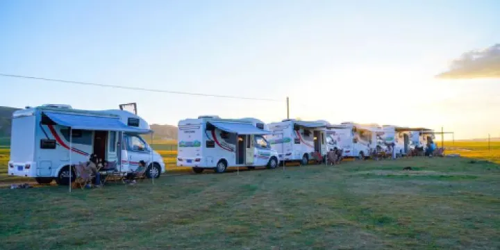 青海湖海之緣房車露營基地