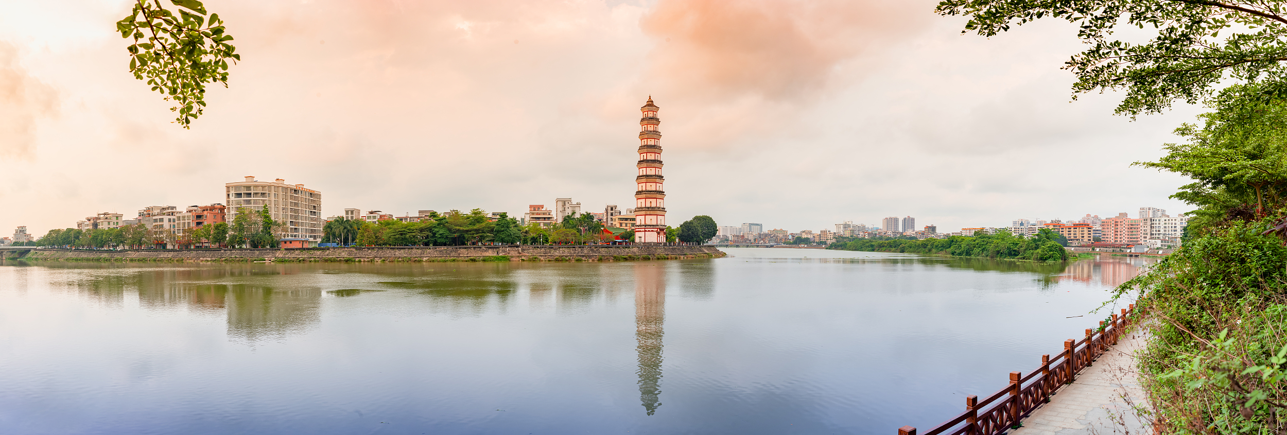 3-Day Gaozhou Tour: Lingnan Phoenix Park's ecological experience, Xiantai Temple's cultural exploration