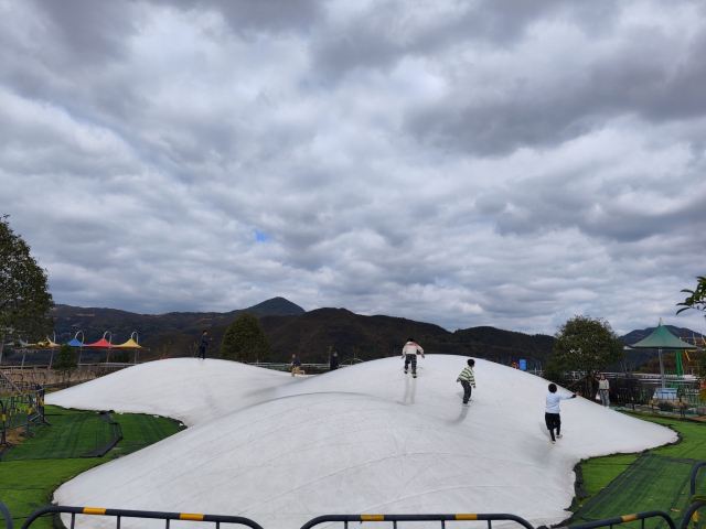 矿坑冰城旅行图片 3