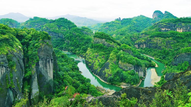 7-Day Xiamen + Wuyi Mountain + Nanjing Tulou + Gulangyu Island