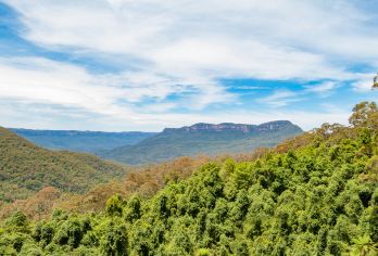 澳洲悉尼+蓝山一日游 卢拉小镇+三姐妹峰 酒店接送+中文包车【解锁悉尼周边秘境，徒步、缆车、热带雨林、与动物友好互动】
