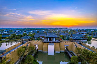 睡进湖北特色船坞酒店，躺在床上就能赏星观月……