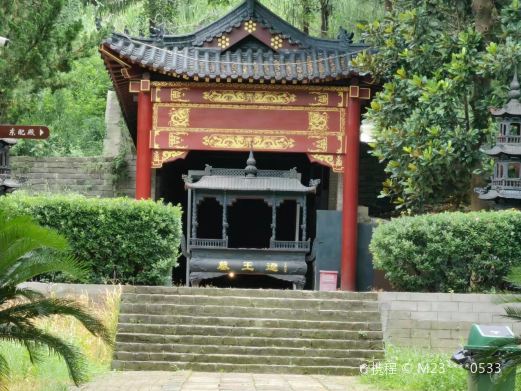 八岭山古墓群
