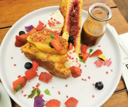 Altura Coffee & Cafe