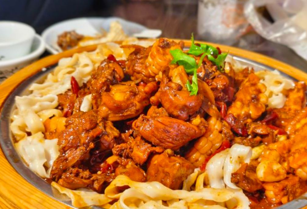 喔喔叫焖炒鸡(青年路店)餐厅图片