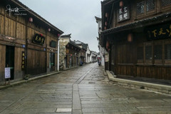 浦江游记图片] 冬雨连绵中路过解放东路，这条浦江的最美老街，现在略显冷清