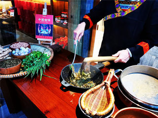 在瑶王府，喝一碗新年有爱的油茶