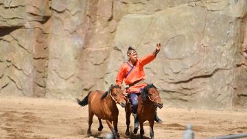 红格尔敖包旅游景区