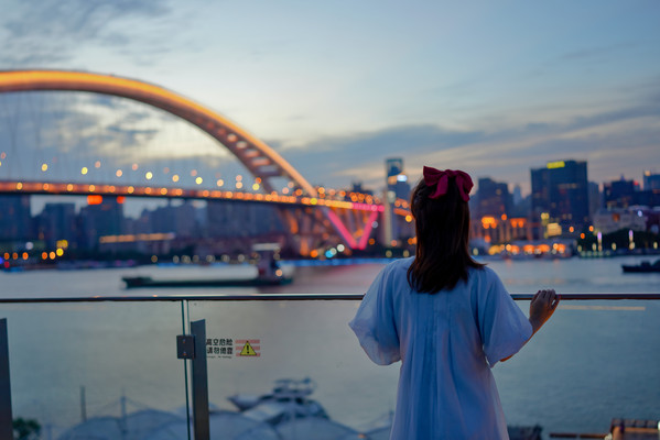 流连宋城魔幻世界,纵享异域美味风情