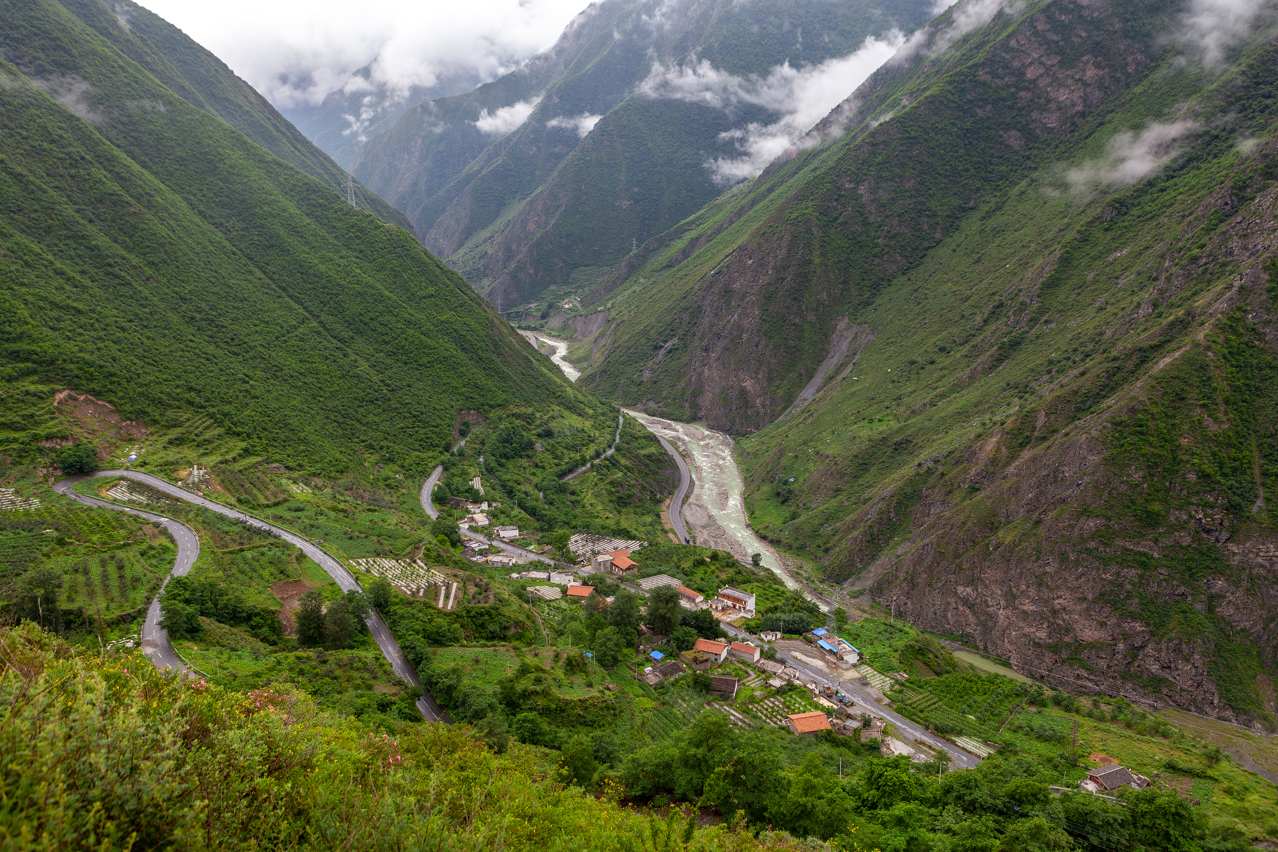 4-Day Mao County Tour: Qiang Village Charm, Songping Valley's Scenic Beauty