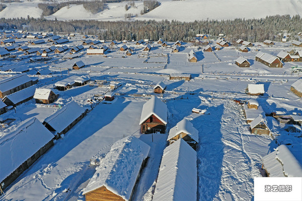冬季新疆禾木村犹如童话世界一般，入园门票百元，令人耳目一新！