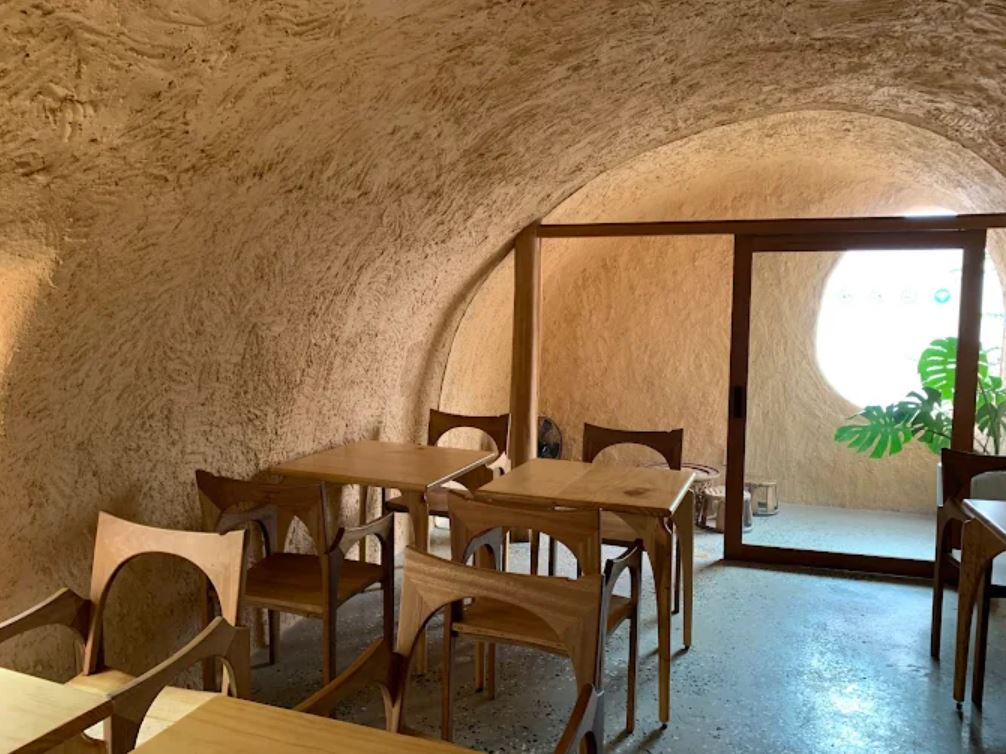 Ola Cafe - 31 Nguyễn Hữu Huân