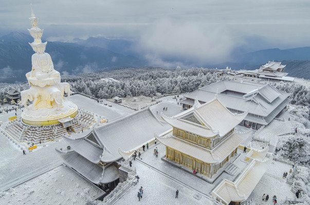 冬游峨眉山,去赴一场冰雪奇缘