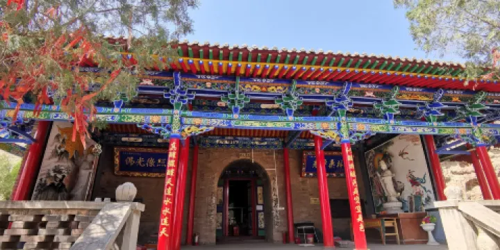 雙龍石窟石空大佛寺