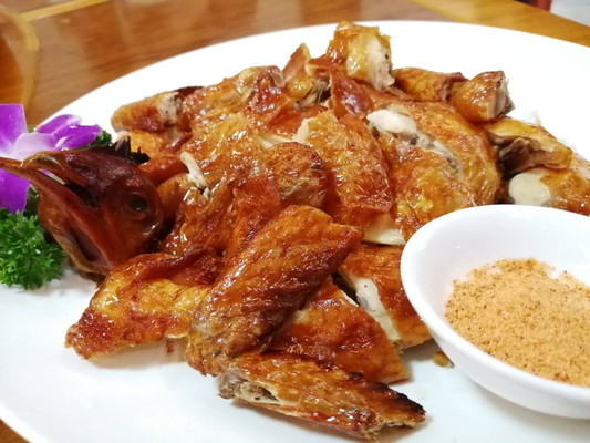 皮脆肉嫩的烤鸡,还有肉质紧实的海鸭,集味齐餐厅好菜多哦