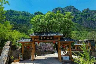 河南万仙山郭亮村翠崖仙居民宿,山崖下的独居小院,隐世隔绝!