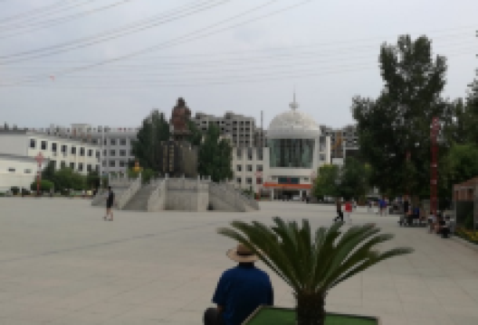 嘎达梅林广场景点图片
