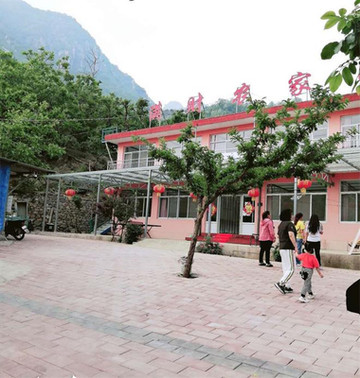 承德兴隆青松岭花市村农家院哪家好?满财农家院坐落于山水之间!