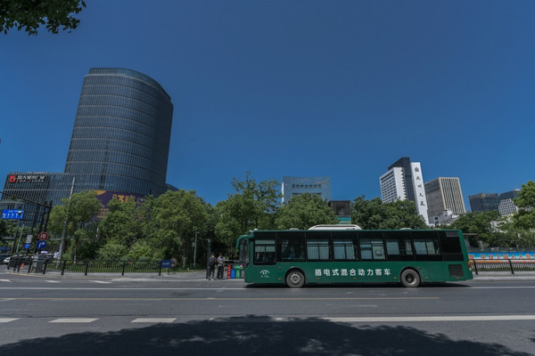 杭州街拍:人间天堂不单是西湖胜境,还有都市范的市井风貌