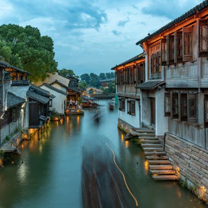 乌镇+西栅夜游+杭州西湖风景名胜区+千岛湖景区+横店影视城+上海东方明珠6日5晚跟团游