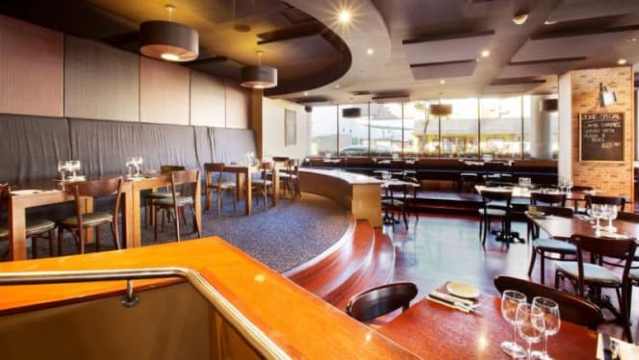 Oxford 152餐厅图片