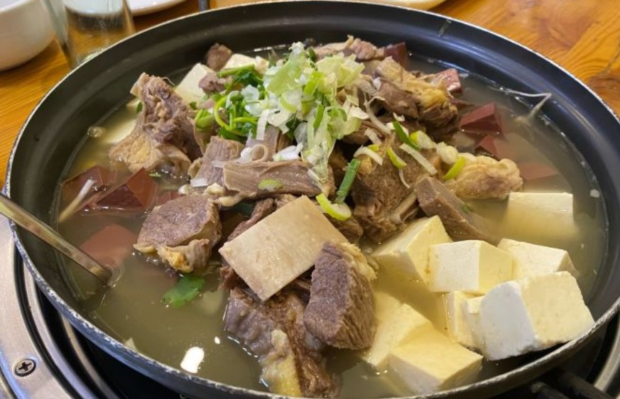 小黄牛朝鲜族特色汤饭馆(长白山店)