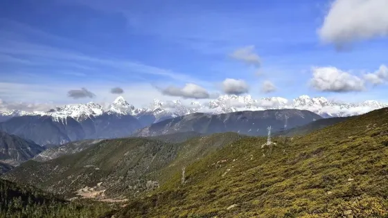 達美擁雪山