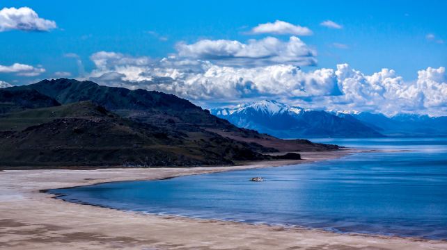 <5天>【13人团 | 保证2晚住园内价值$1000老忠实木屋】·3天2晚黄石&大提顿公园深度游+黄石湖自驾小艇+盐湖城及周边深度游(大盐湖+圣殿广场+州议会大厦)+杰克逊小镇+黄石国家公园