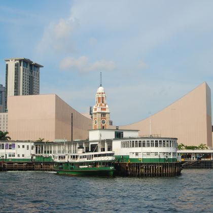 香港+澳门+太平山顶+啬色园黄大仙祠+金紫荆广场+星光大道+大三巴牌坊+澳门威尼斯人度假区+澳门渔人码头6日5晚跟团游