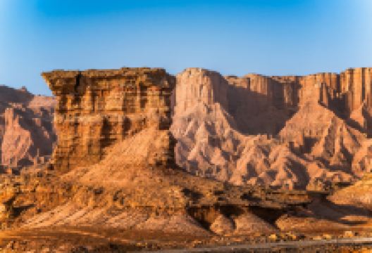 克孜尔红石林景点图片