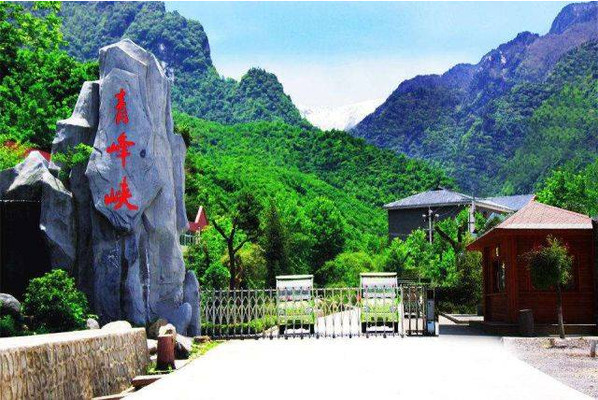 清凉宜人，风景秀丽 /周末相约青峰峡，共度愉快时光！