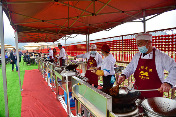 连州沙坊乡村举办厨艺大赛村民展身手，游客一餐吃掉3吨沙坊粉